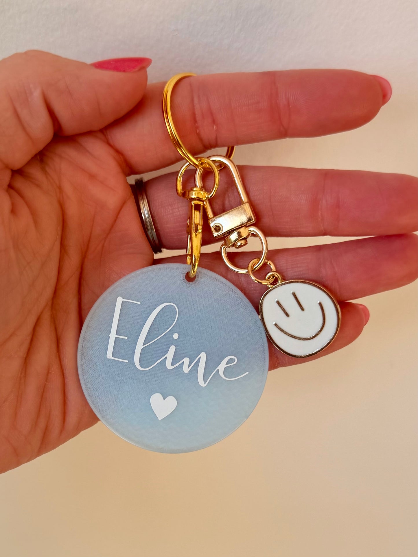 Translucent blauw met smileyhanger